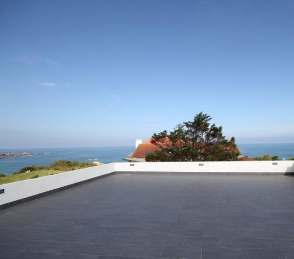 villa avec rooftop à Biarritz vue phare location airbnb blog déco clemaroundthecorner