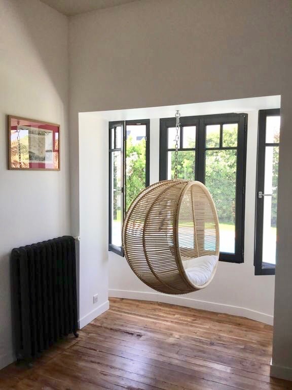 villa avec rooftop à Biarritz fauteuil suspendu fenêtre blog déco clemaroundthecorner