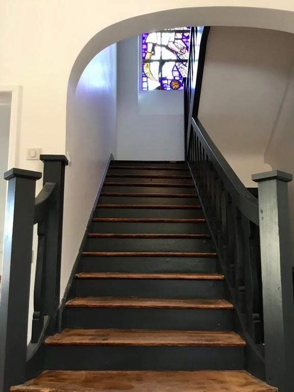 villa avec rooftop à Biarritz exte vieux escalier blog déco clemaroundthecorner