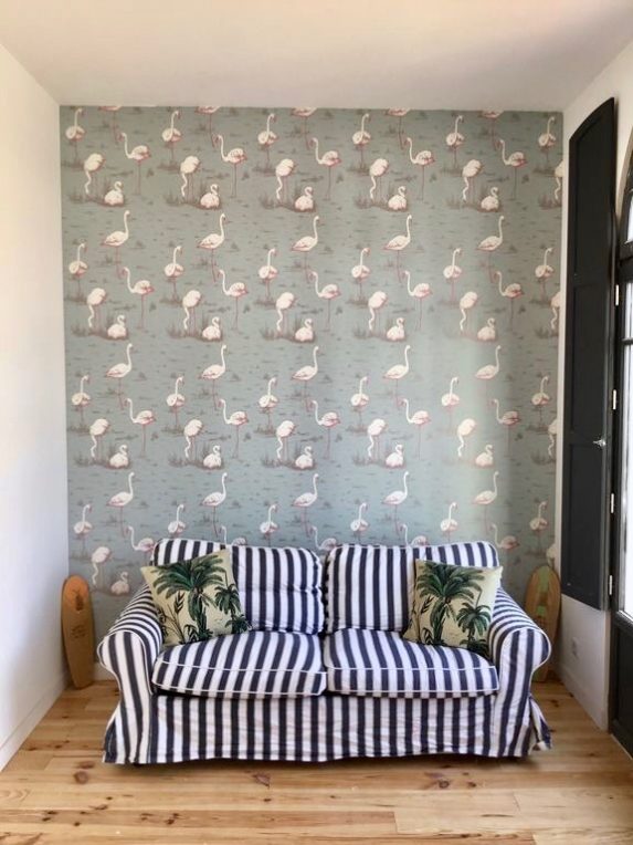 villa avec rooftop à Biarritz papier peint flamand rose blog déco clemaroundthecorner