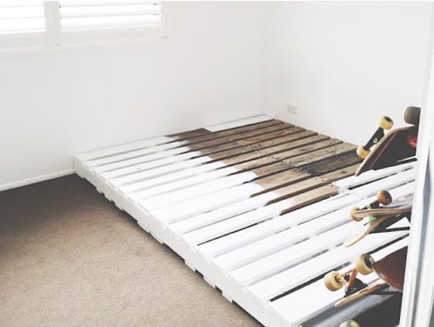 comment faire un lit en palette blanc cosy boho bohème décoration peinture blanche clemaroundthecorner blog déco