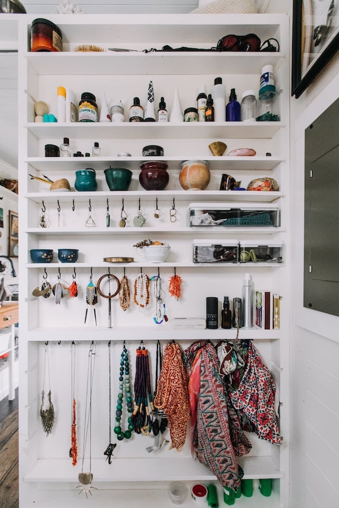 petite maison simple salle de bain bijoux accessoires rangement déco design diy