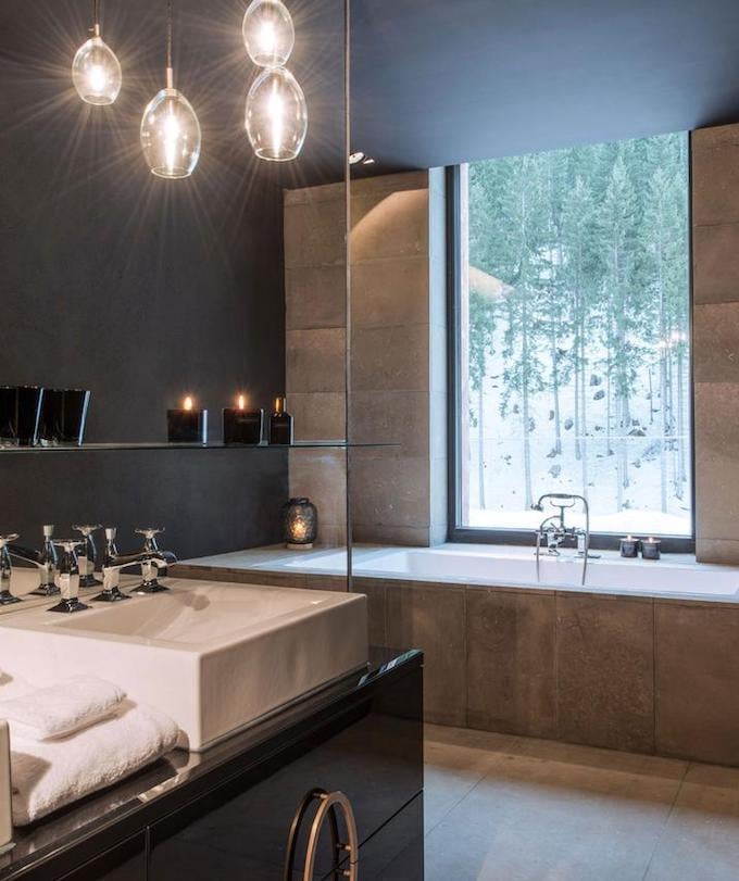 salle de bains chalet moderne coloris taupe