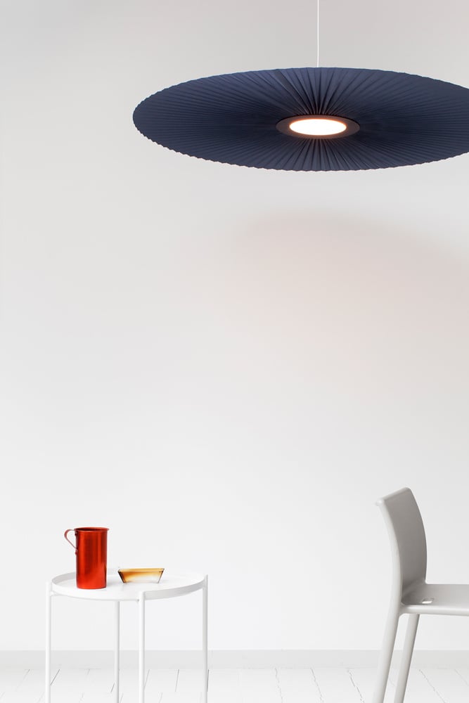 design suspension géante carmen harto salon blanc sur blanc - blog déco - Clem Around The Corner