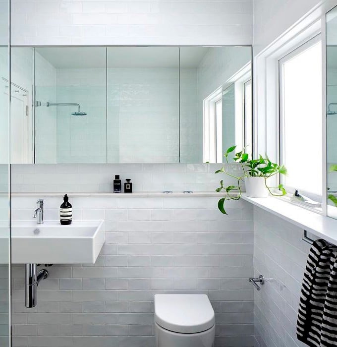 salle de bain toute blanche carrelage metro zellige blanc tout hauteur