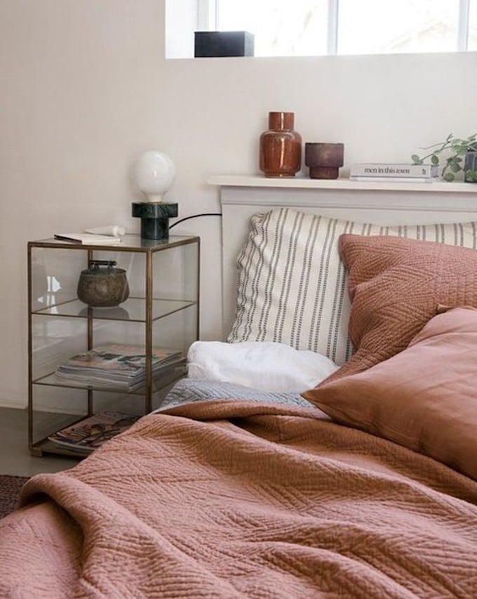 couleur terracotta lit couverture orange marron blog déco clem around the corner