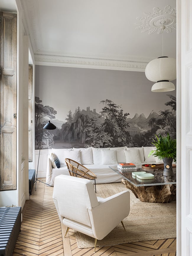 canapé lin blanc parquet chevron pied-à-terre parisien - blog déco - Clem Around The Corner