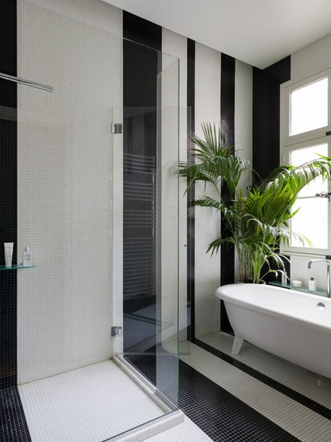 douche italienne noire et blanche pied-à-terre parisien - blog déco - Clem Around The Corner