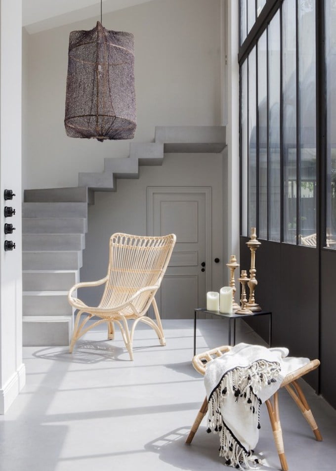 bohème scandinave escalier béton ciré chaise rotin verrière tabouret blog deco clem around the corner