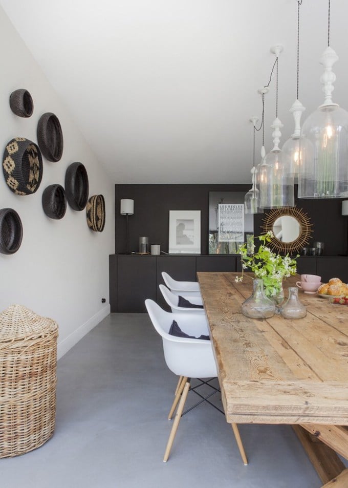 bohème scandinave table bois panier osier ethnique mur noir cadre suspension vintage blog déco clem around the corner