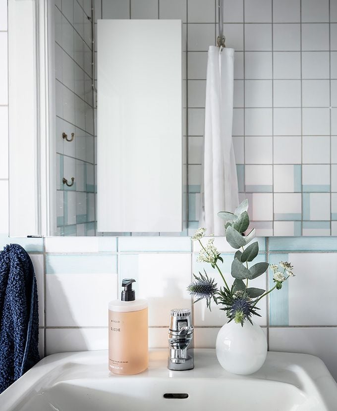 déco en noir et blanc salle de bain lavabo blog déco clem around the corner