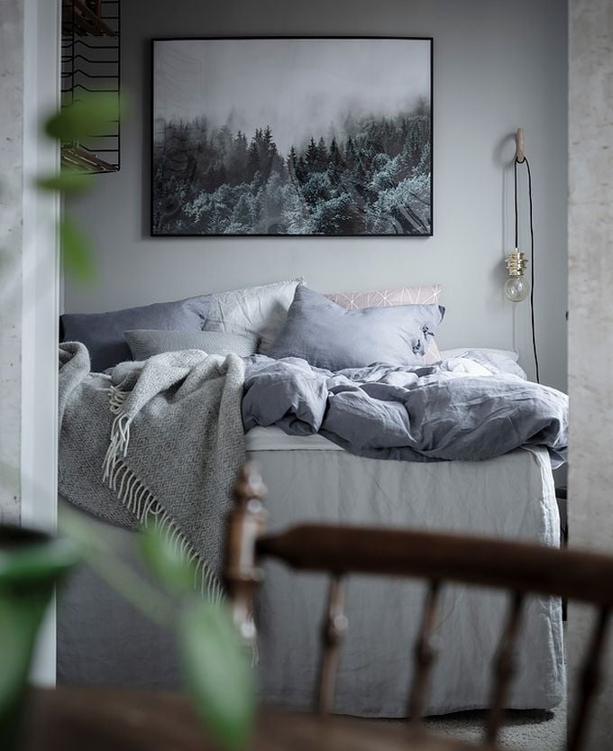 déco en noir et blanc chambre chaise bois blog déco clem around the corner