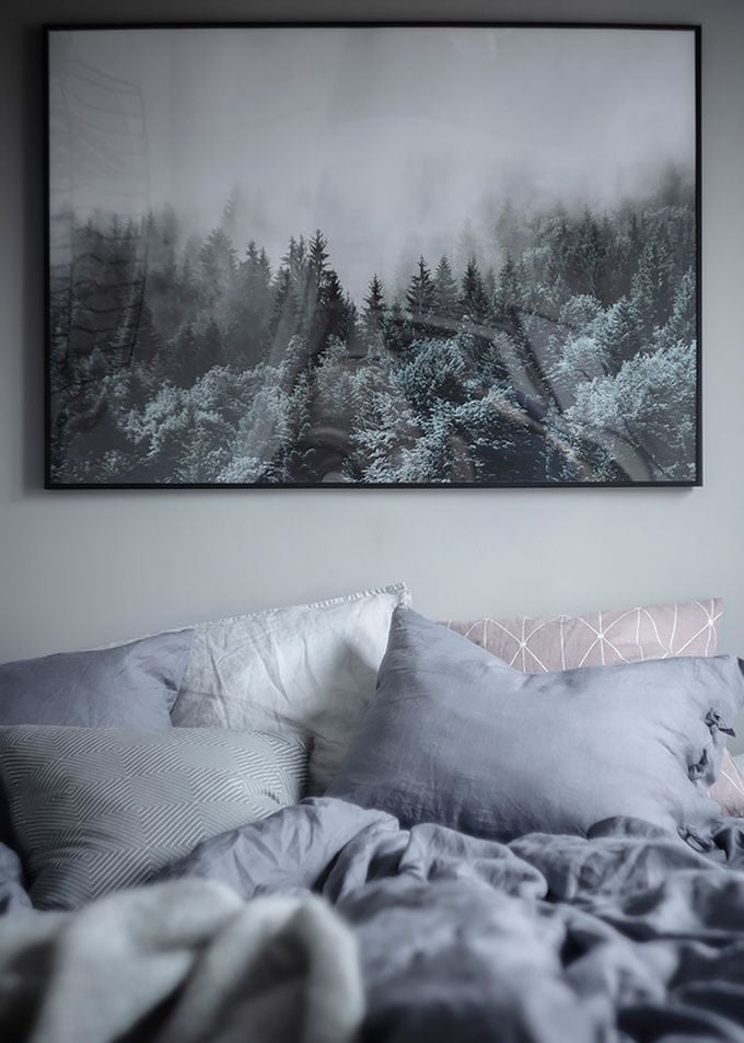 déco en noir et blanc chambre tableau forêt neige hygge blog déco clem around the corner