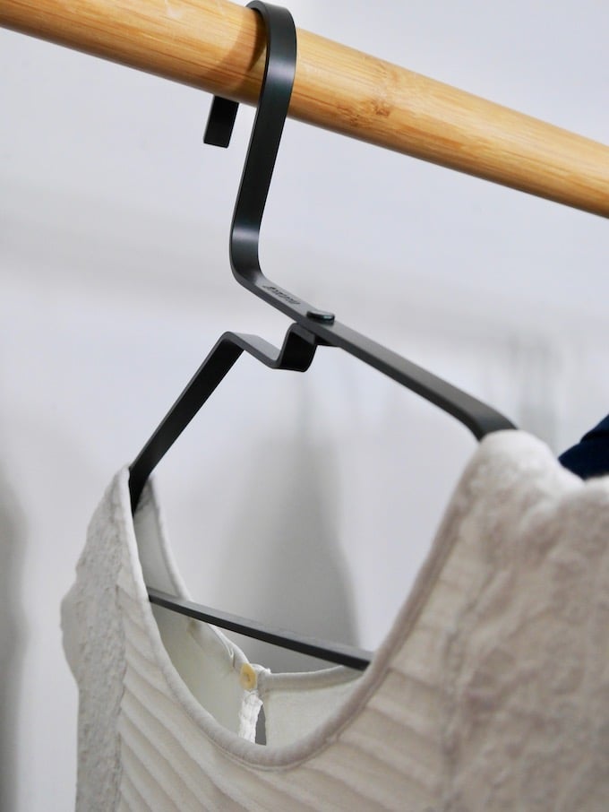 cintre design malin ouverture facile - blog déco - Clem Around The Corner