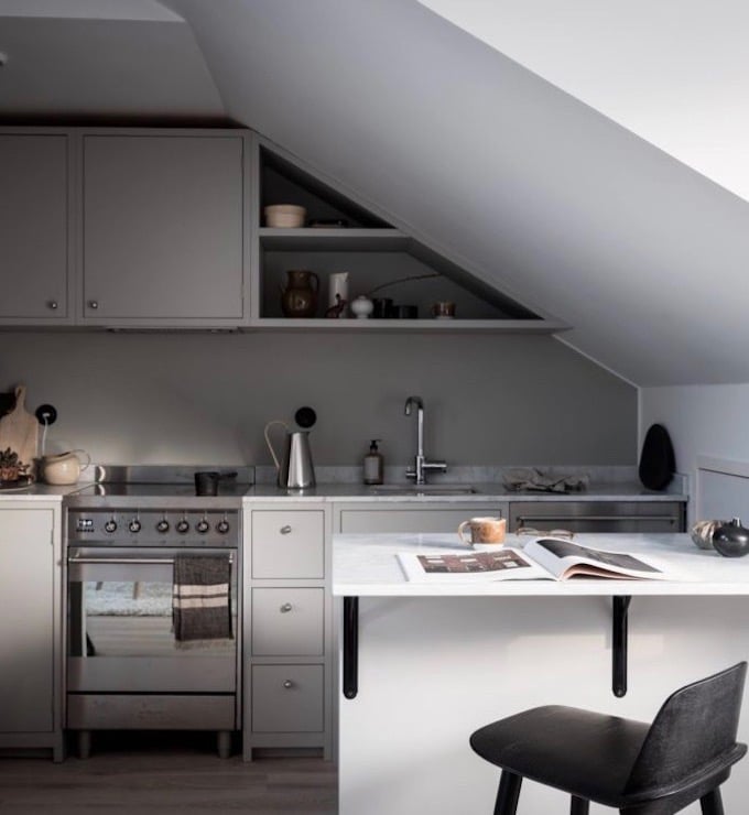 appartement design suédois cuisine bar gris blog déco clem around the corner