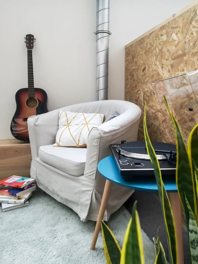 équipement audio bigben guitare platine vinyle plante salle de repos bureau blog déco clem around the corner