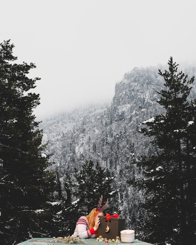 table noel cadeau noir bonnes fetes - blog déco - clem around the corner