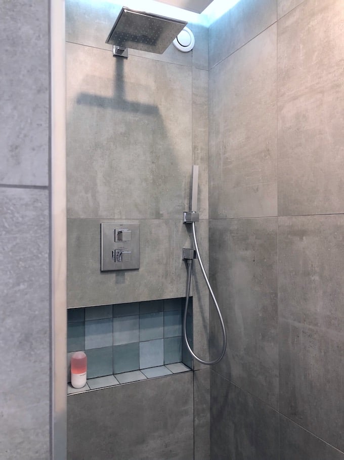 avant après salle de bain douche à l'italienne béton ciré grés cérame - blog déco - clem around the corner