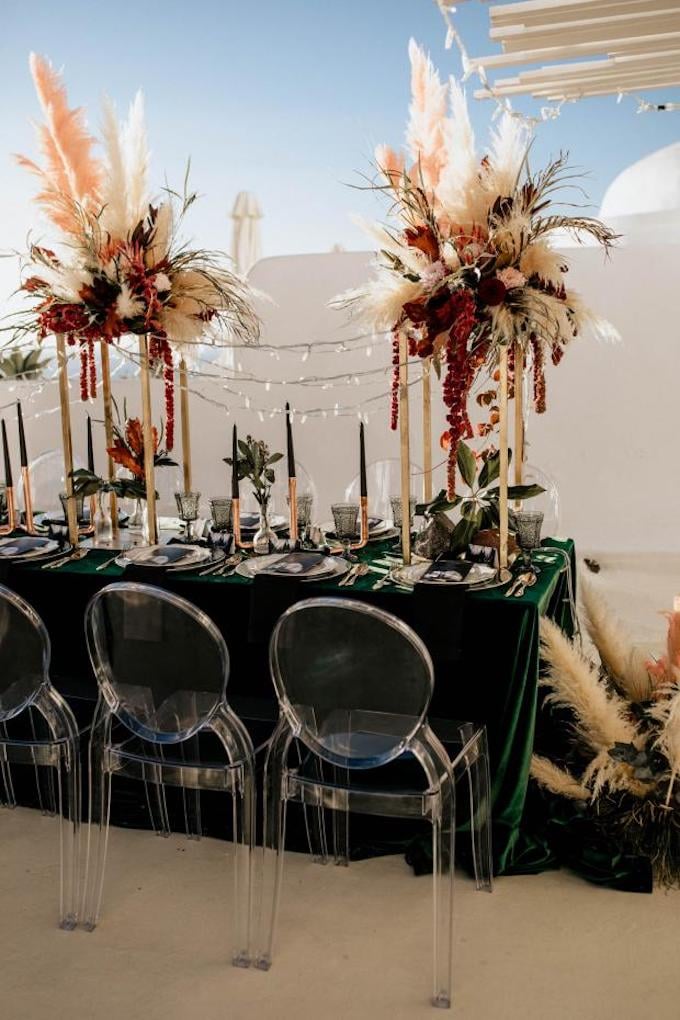 l'herbe de la pampa mariage grèce rouge nappe velours - blog déco - clem around the corner