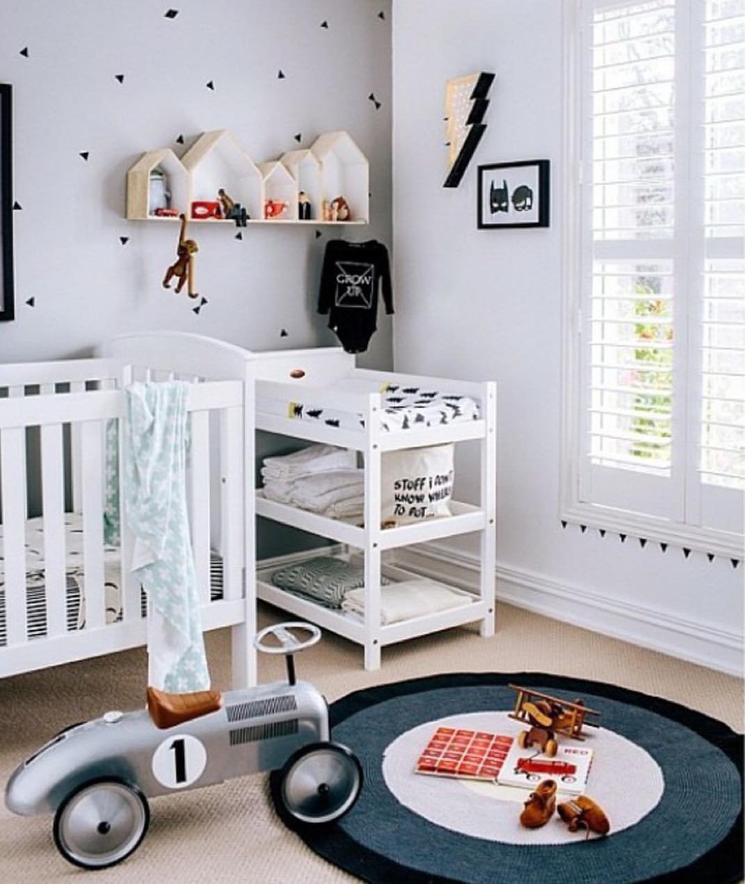 tapis rond chambre enfant voiture lit - blog déco - clem around the corner