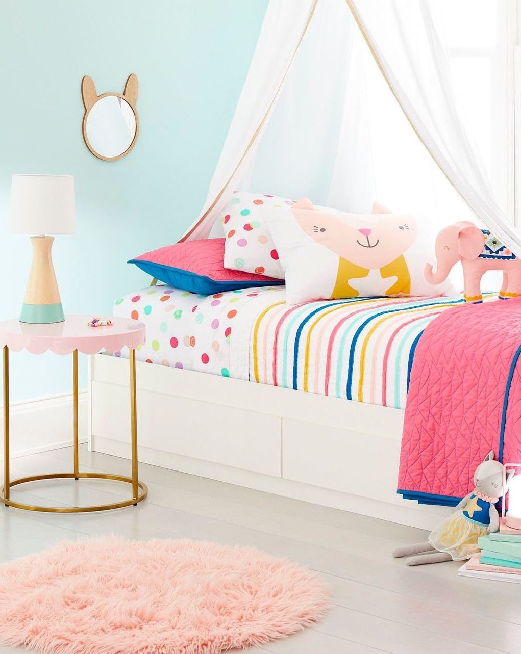 tapis rond rose enfant fourrure - blog déco - clem around the corner