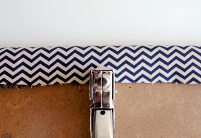 DIY chaise agrafe tissus noir blanc - blog déco - clem around the corner