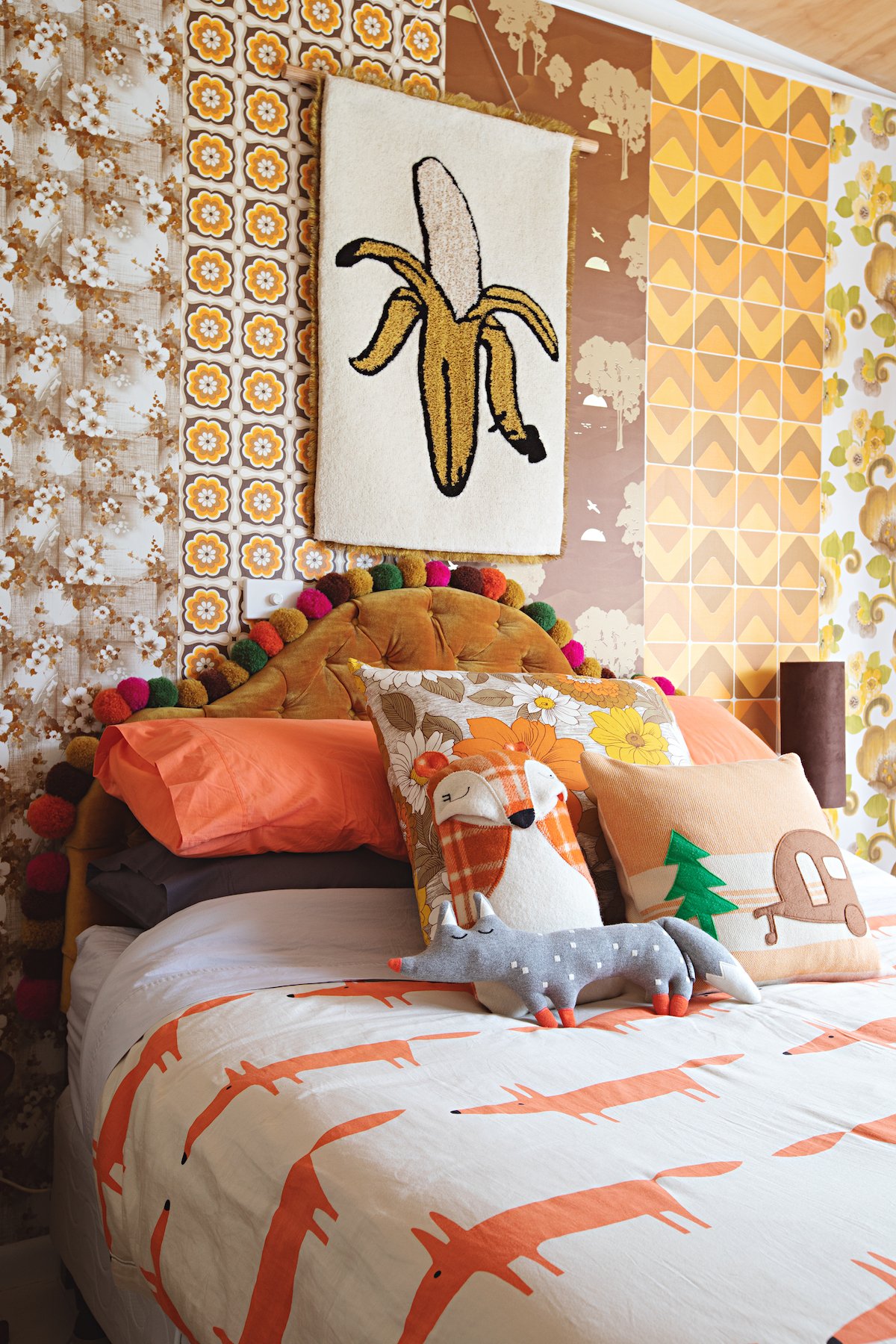 maison rétro australie chambre parents lit original vintage blog déco clem around the corner