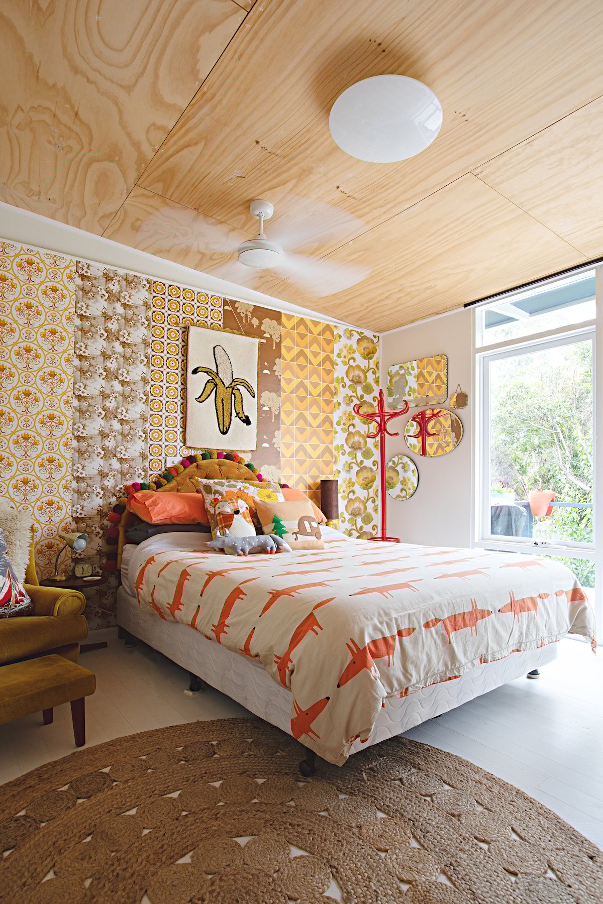 maison rétro australie papier peint mutlicolor chambre lit enfant - blog déco - clem around the corner