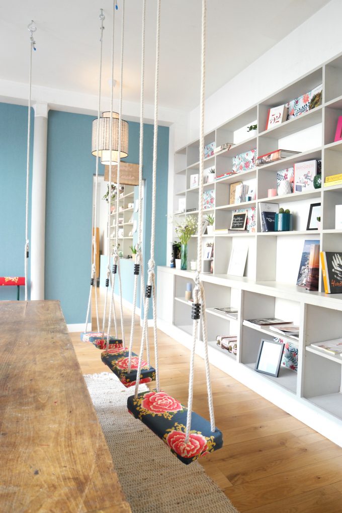 balançoire intérieure chaise table suspendue salle à manger - blog déco - clem around the corner