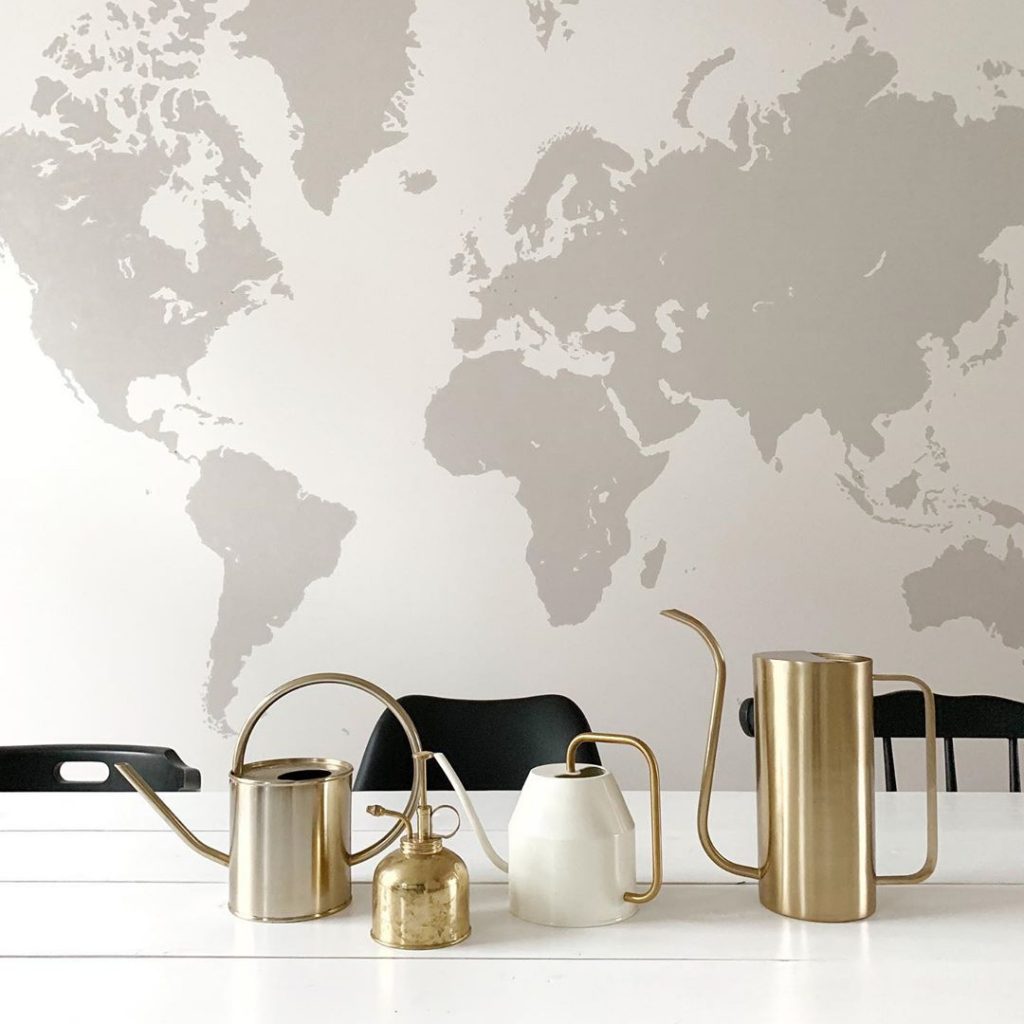 pierre papier ciseaux diy carte du monde déco table bois ustensiles laiton vintage - blog déco - clem around the corner