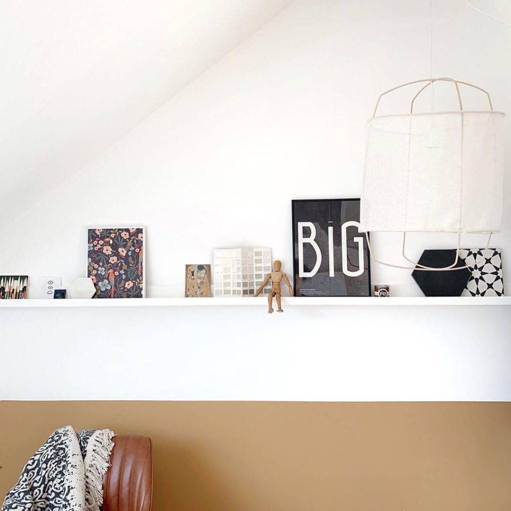 pierre papier ciseaux sous bassement cadres étagère bureau - blog déco - clem around the corner