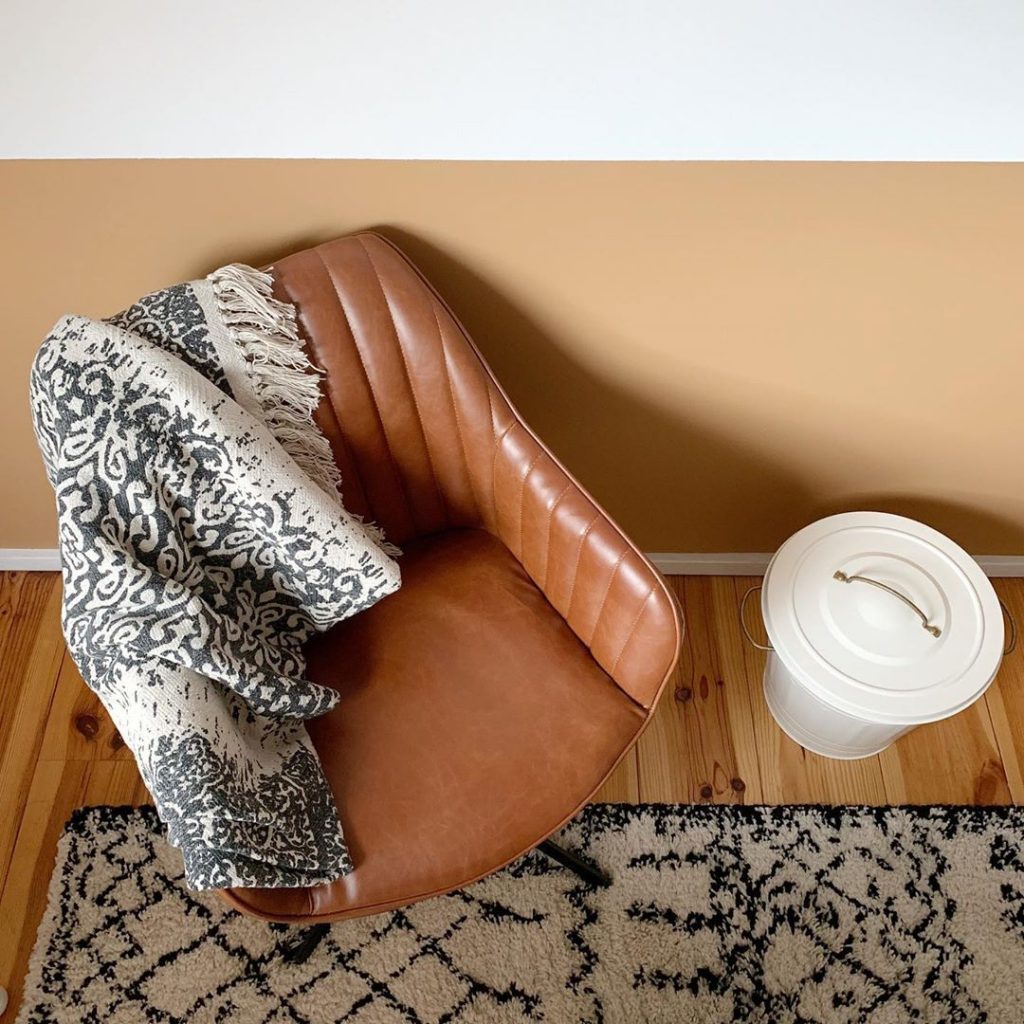 pierre papier ciseaux blog fauteuil cuir ocre bicolor - blog déco - clem around the corner