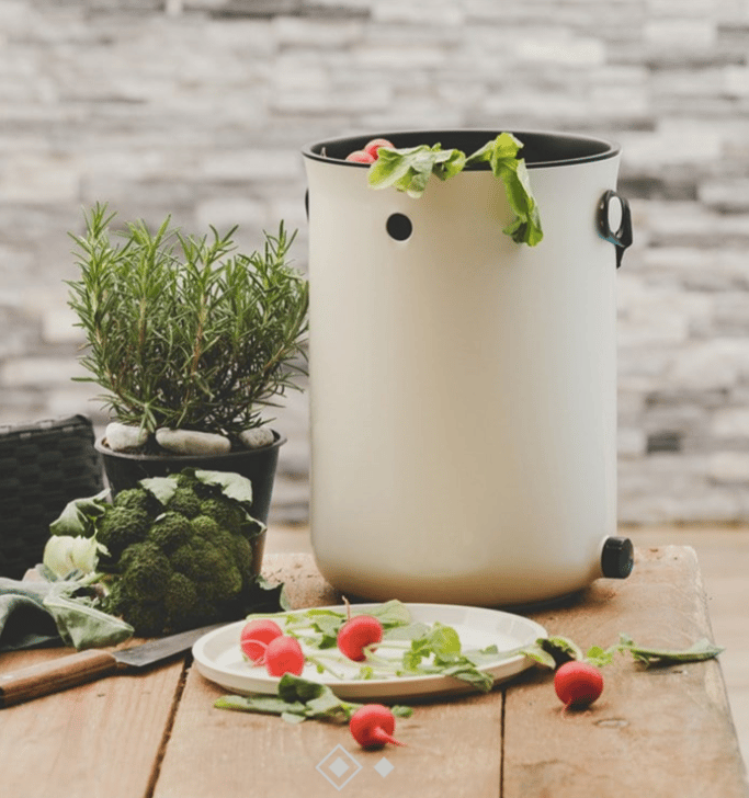 zéro déchet compost intérieur cuisine rond blanc table bois recyclage - blog déco - clem around the corner