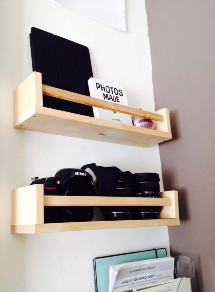 étagère Ikea bois rangement appareil photo noir livre salon - blog déco - clem around the corner