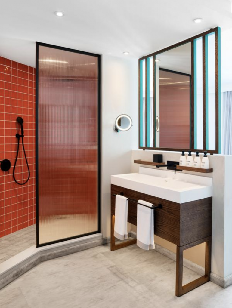 salt of palmar île maurice salle de bain rouge - blog déco - clem around the corner