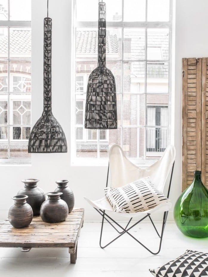 fauteuil butterfly fauteuil tissu blanc loft épuré parquet vase verre - blog déco - clem around the corner