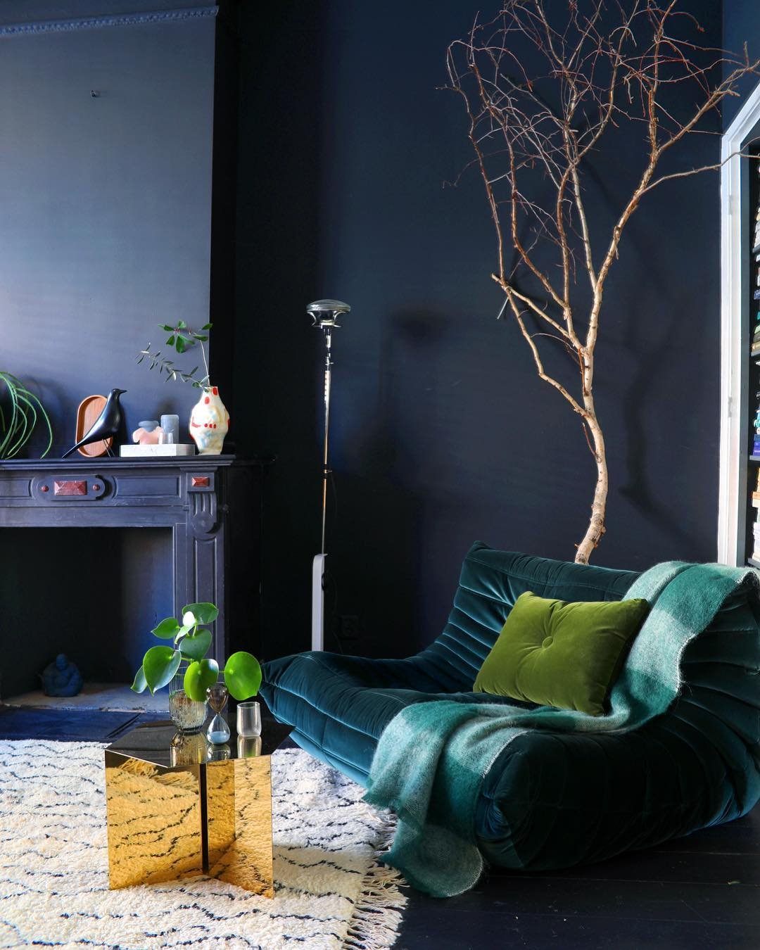 Théo Bert Pot style éclectique bleu nuit table basse doré togo - blog déco - clem around the corner