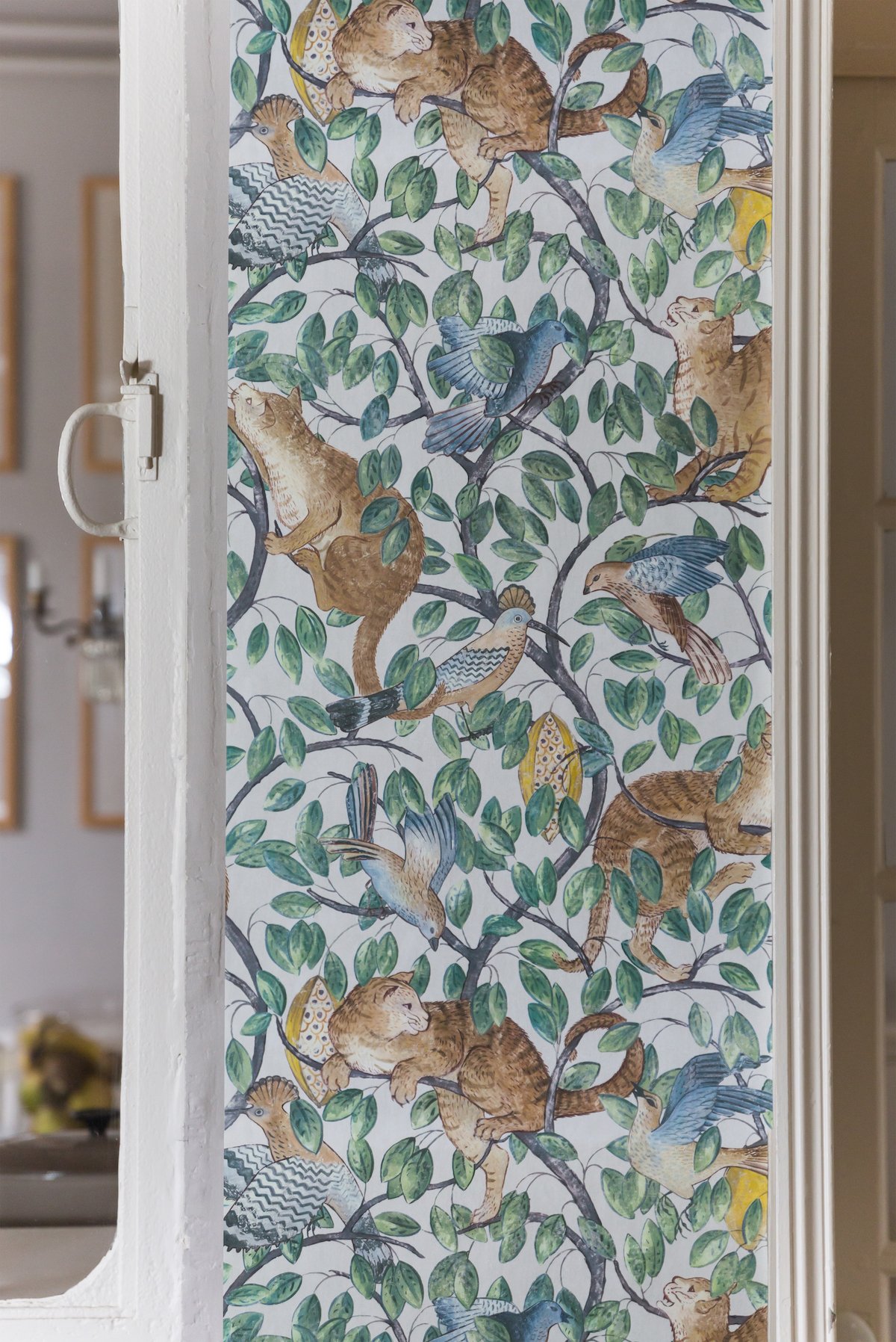 shauna dennison papier peint chat oiseau floral - blog déco - clem around the corner