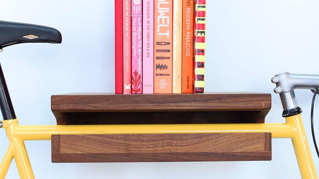 déco vélo rangement meuble bois cadre livre - blog déco - clem around the corner