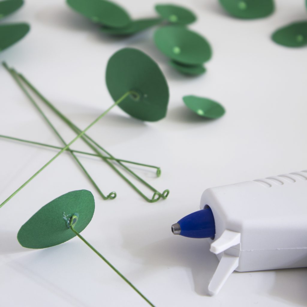 plante en papier diy pilea collage tige fil de fer - blog déco - clem around the corner