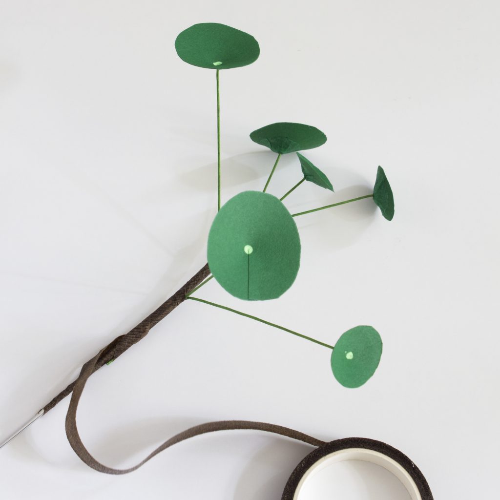 plante en papier diy pilea création branches - blog déco - clem around the corner