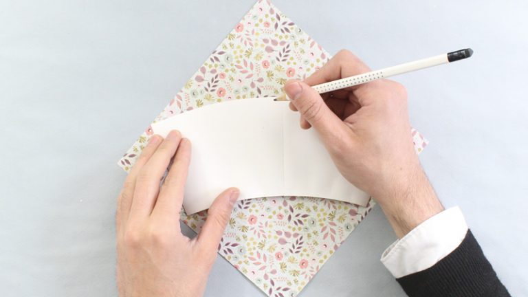 idée déco récup diy carton feuille stylo - blog déco - clem around the corner