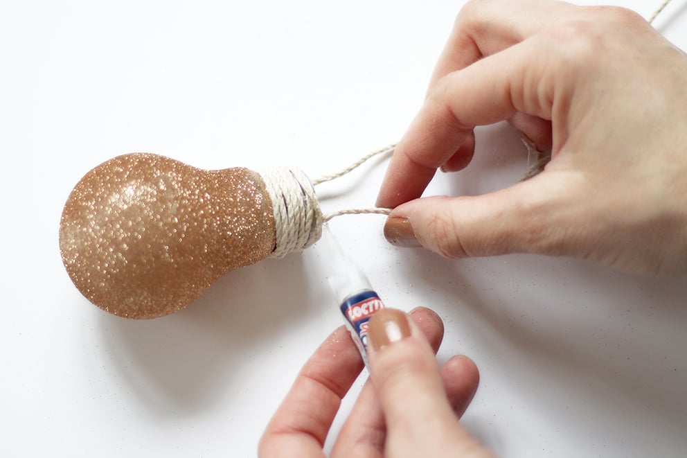 idée déco récup ampoule or ficelle - blog déco - clem around the corner