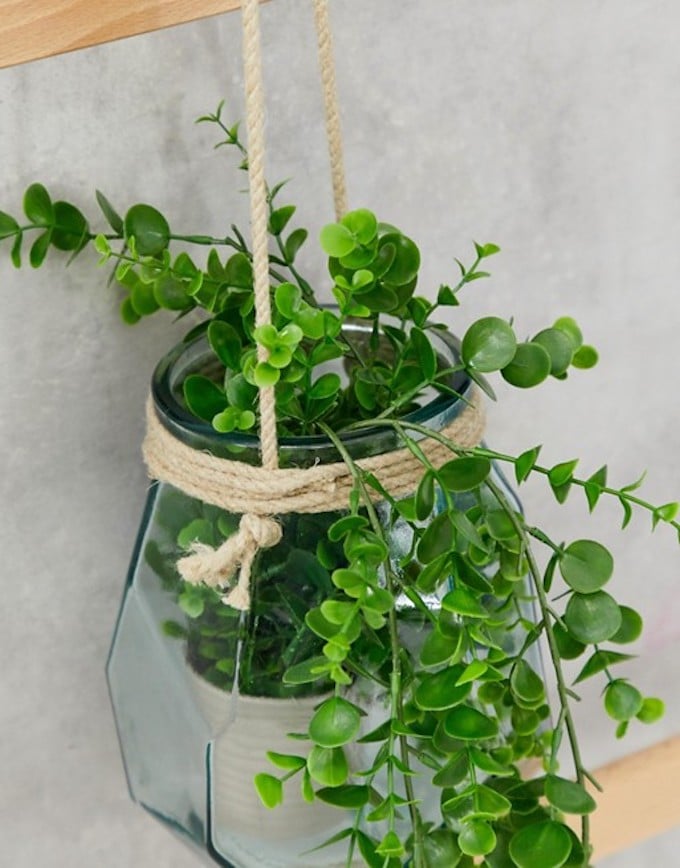 pot de fleur suspendu en verre et corde naturelle salon clemaroundthecorner