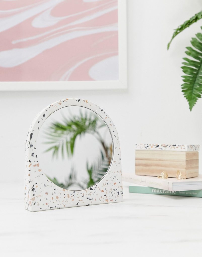 miroir terrazzo rond pour salle de bain tendance clemaroundthecorner