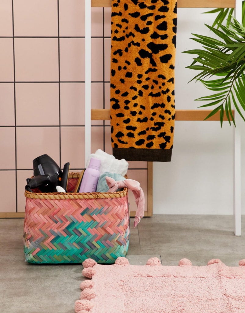 asos déco avis panier bambou tie and dye rose bleu rangement salle de bain - blog déco