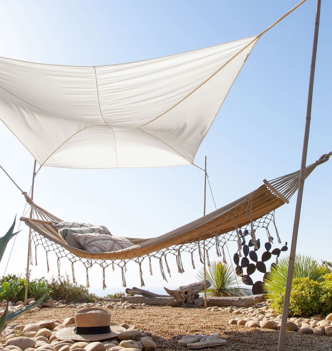 outdoor coin détente hamac à frange blanc voile ombre blanc esprit bohème clem around the corner