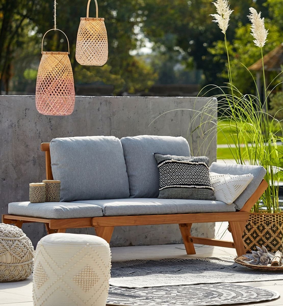 blog déco salon de jardin canapé bois coussin gris suspension rotin tie and dye rose outdoor