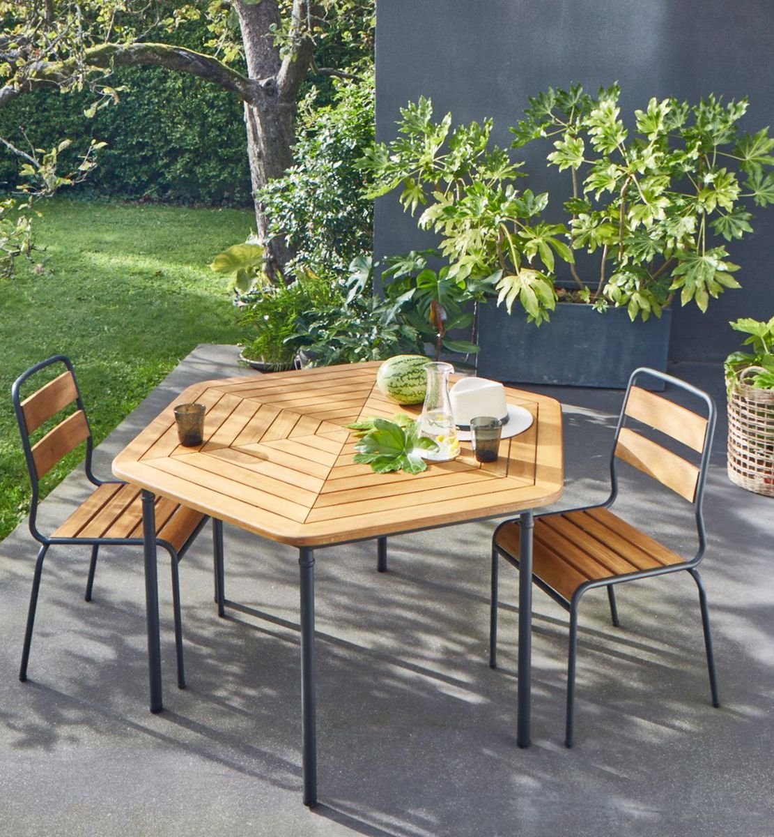 outdoor la redoute profiter de son jardin table ronde bois métal pot fleur béton