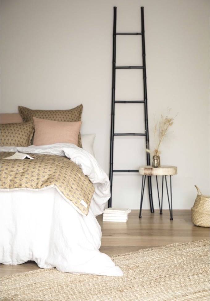 clem around the corner chambre échelle noir tapis osier nature déco rustique